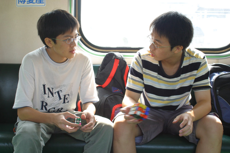 台灣鐵路旅遊攝影電車-區間車交談的旅客2005攝影照片11